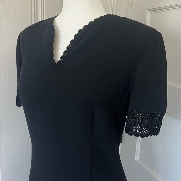 Talbots Dress Black Crepe Short Sleeved Dress Embroidered V-Neckline Sleeves 12P - Picture 3 of 14